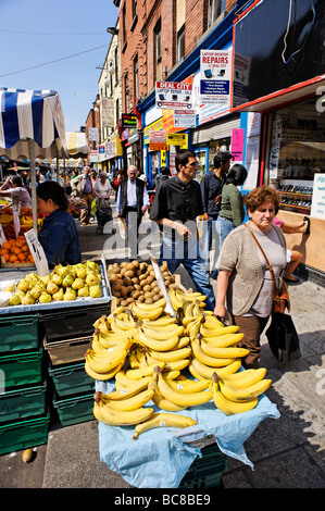 Obststand auf Moore Street Markt unter freiem Himmel im Arbeiterviertel von Dublin Irland Stockfoto