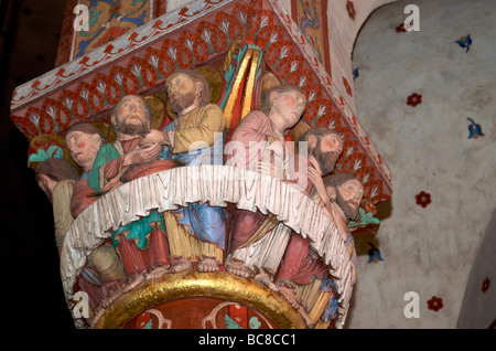 Säulen in der romanischen Kirche Saint-Austremoine d'Issoire, Issoire, Auvergne, Frankreich Stockfoto