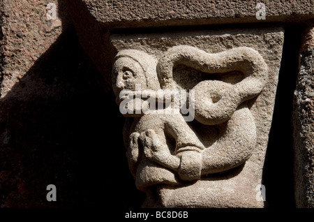 Mystische Kreatur auf einer Hauptstadt. Auvergne. Frankreich. Stockfoto