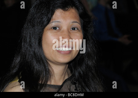 Porträt einer jungen Frau mittleren Alters Stockfoto