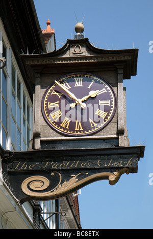 Eine Nahaufnahme von der berühmten Pantiles Uhr in Royal Tunbridge Wells Stockfoto