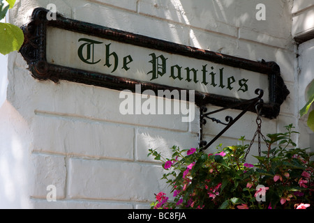 Straßenschild für The Pantiles in Royal Tunbridge Wells Kent Stockfoto