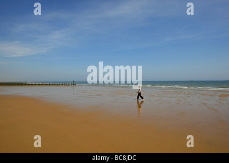 Der herrliche Sandstrand in Aberdeen, Schottland gesehen an einem sonnigen Sommertag. Stockfoto