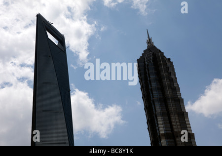 Der Jin Mao Tower und das Shanghai World Financial Center sind in Shanghai, China seein. Stockfoto