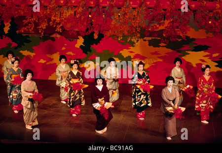 Die POTOCHO ODORI MAIKO Tänzer an der LEBHAFT KOBERENJE Theater KYOTO JAPAN Stockfoto