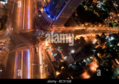 Luftaufnahme der Austausch von Ayalon Highway eine große intracity Freeway in Tel Aviv, Israel. Stockfoto