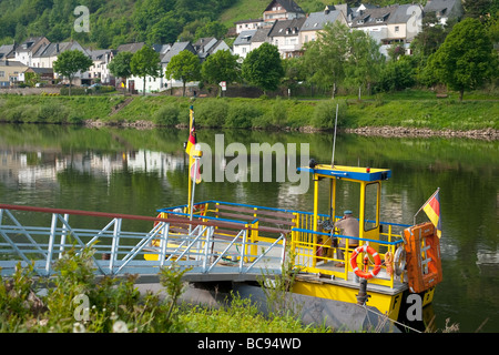 Landschaft in Deutschland mit der Fähre in die Mosel Stockfoto