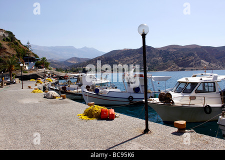 NOSTALGISCHER KAI DES HAFENS VON AGIA GALINI AUF DER GRIECHISCHEN INSEL KRETA. 2009 Stockfoto