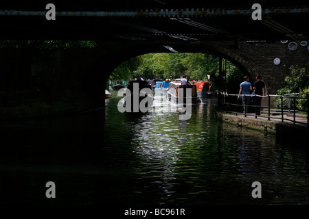 Regent es Canal an der Gloucester Avenue Bridge, Primrose Hill, London, UK Stockfoto