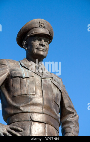 Bronzestatue von Dwight D Eisenhower befindet sich in der Eisenhower Presidential Center in Abilene, Kansas USA Stockfoto
