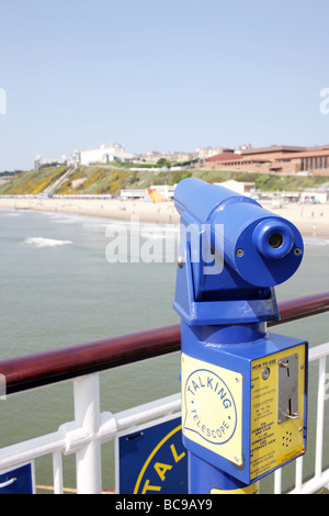 Verlassene Touristenattraktionen, in Bournemouth UK, wie die Menschen folgen Aufenthalt zu Hause Regierungsrichtlinien während der UK Coronavirus Pandemie Stockfoto