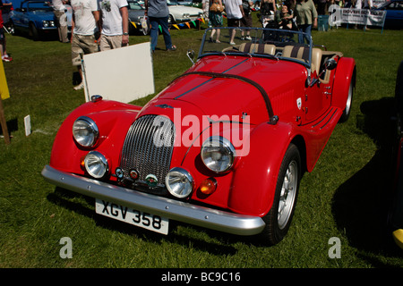 rotes Auto morgan Stockfoto