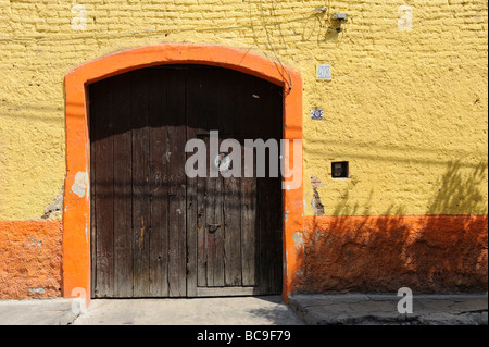 Bunte Wände in Tlaquepaque, Jaslico, Mexiko Stockfoto