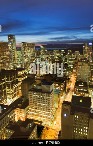 Luftbild der Innenstadt bei Nacht Vancouver British Columbia Kanada Stockfoto