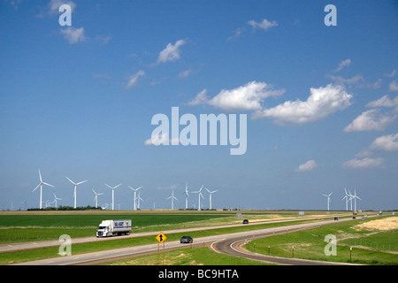 Windturbinen des Smoky Hills Windparks entlang der Interstate 70 in Ellsworth County Kansas USA Stockfoto