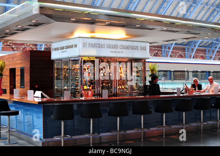 St. Pancras Station Champagner Bar, London, England Stockfoto