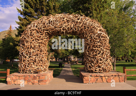 Das neue Geweih arch in Jackson, Wyoming an der südöstlichen Ecke des Platzes. Stockfoto