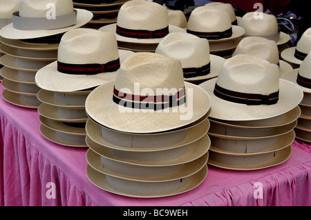 Strohhüte für Verkauf bei der Henley Royal Regatta Stockfoto