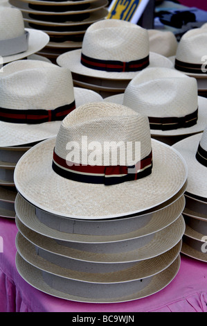 Strohhüte für Verkauf bei der Henley Royal Regatta Stockfoto