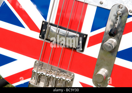 Union Jack-Flagge gemalt auf e-Gitarre Stockfoto