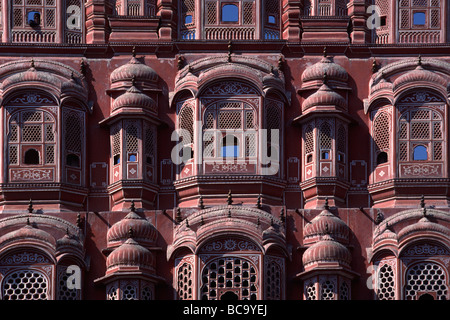 Fassade des HAWA MAHAL Palast der Winde, gebaut im Jahre 1799 als das zentrale Wahrzeichen von JAIPUR RAJASTHAN Indien Stockfoto