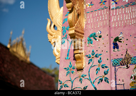 Wanddetail der Roten Kapelle am Wat Xiang Thong Luang Prabang Laos Stockfoto