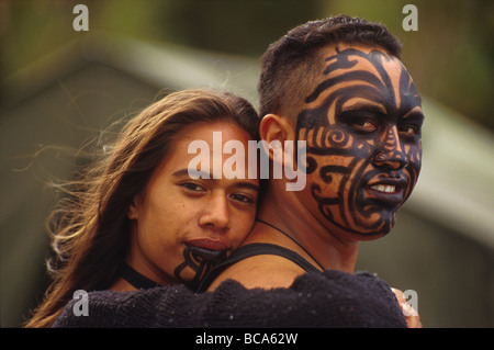 Bemalte Moko Maori paar, Waitangi, Neuseeland Stockfoto