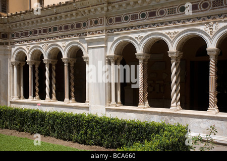 Kreuzgang der Basilika di San Paolo Fuori le Mura Rom Italien Stockfoto