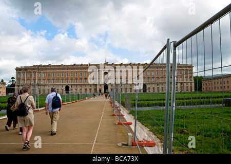 Der Königspalast von Caserta, eine ehemalige königliche Residenz in Caserta, gebaut im 18. Jahrhundert für die Bourbonen-Könige Stockfoto