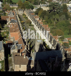 Wells Vikare schließen Allee der späten mittelalterlichen Häuser für die Kathedrale Klerus Aussicht vom Turm. Stockfoto