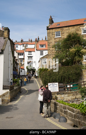 "Neue Straße" in Robin Hoods Bay, North Yorkshire, England, UK. Stockfoto