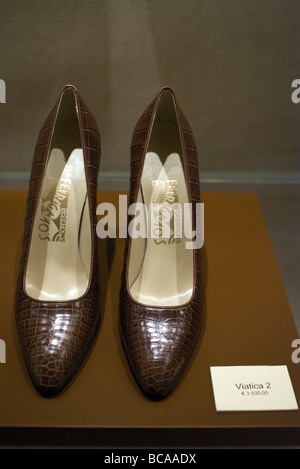 Ausstellung von Ferragamo Schuhe. 1995 eröffnet, die Salvatore Ferragamo Museums wurde entwickelt, um der Öffentlichkeit die Geschichte der Marke zu zeigen Stockfoto