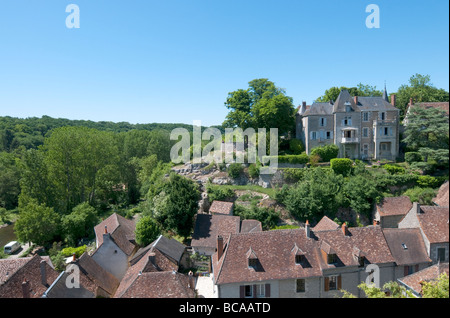 Blick vom Schloss über Dächer von Winkel-Sur-l'Anglin - Vienne, Frankreich. Stockfoto