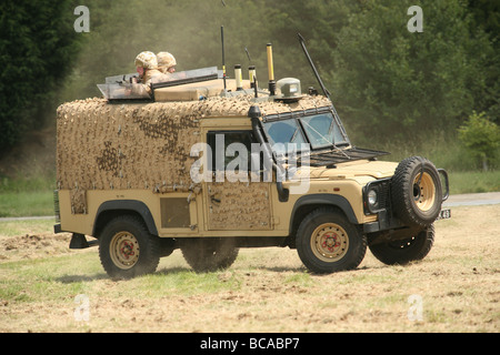 Eine britische Armee Land Rover entreißen Fahrzeug in Wüste Tarnung auf eine Übung in der Uk 2009 Stockfoto