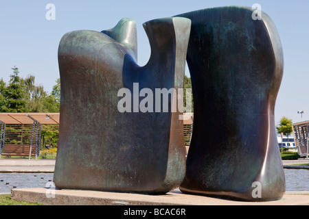 Knife Edge - zweiteilige, Klangskulptur von Henry Moore, Queen Elizabeth Park, Vancouver, Kanada Stockfoto