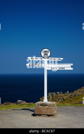 Lands End Wegweiser, Lands End, Cornwall, England, Vereinigtes Königreich Stockfoto