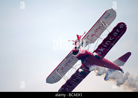 Guinot Wingwalkers Antenne Display an Biggin Hill Airshow-Team Stockfoto