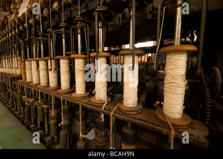 Spulen aus Baumwollfäden im Masson Mills Working Textile Museum von Sir Richard Arkwright in Matlock Bath Derbyshire England Stockfoto