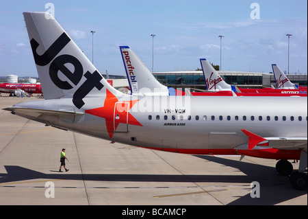 Flugzeuge am Flughafen-terminal Stockfoto