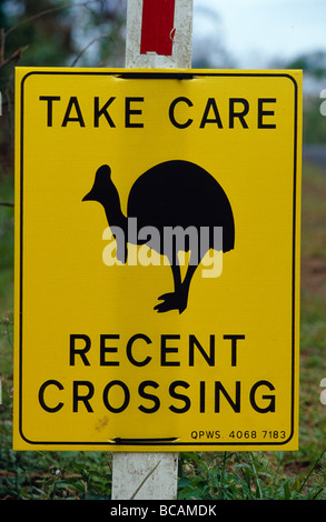 Ein Schild am Straßenrand Warnung Autos zu vermeiden gefährdet beibrachte. Stockfoto