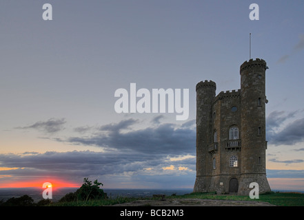 Historic Broadway Tower Torheit in der Nähe von Broadway in den Cotswolds Worcestershire England UK GB Europa Stockfoto