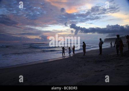 Einen wunderschönen Sonnenuntergang am Strand von Varkala, Thiruvananthapuram, Kerala, Indien. Stockfoto