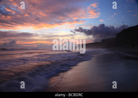 Einen wunderschönen Sonnenuntergang am Strand von Varkala, Thiruvananthapuram, Kerala, Indien. Stockfoto