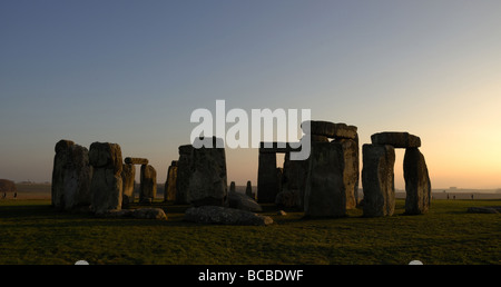 Stonehenge bei Sonnenuntergang im Hochsommer Stockfoto