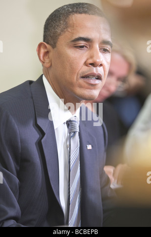 Präsident Barack Obama trifft sich mit Präsident Álvaro Uribe Velez von Columbia im Oval Office des weißen Hauses. Stockfoto