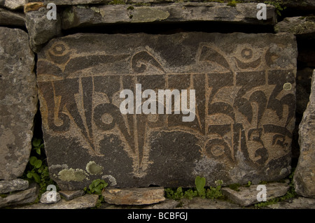 Tibetischen buddhistischen Mani (Gebet) Stein im Langtang, Nepal Stockfoto