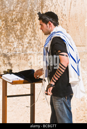 Israel Juden lag Tefillin in der Westwand Stockfoto