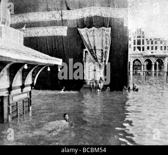 Saudi Arabien historische die Kaaba In der großen Moschee von Mekka während der großen Flut von der Jubiläums-Monat Juli 1950 Stockfoto