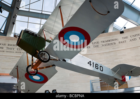 United States Marine Corps Museum in Quantico, Virginia hat eine hervorragende Sammlung von Vintage kämpfenden Flugzeuge & Jets auf dem Display. Stockfoto