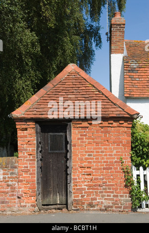 Bradwell auf Sea Essex England das Dorf sperrte das Gefängnis ein. HOMER SYKES AUS DEN 2009 2000ER JAHREN Stockfoto